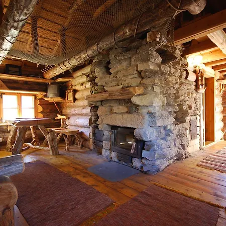 Pahkli Holiday House 山林小屋 Heltermaa